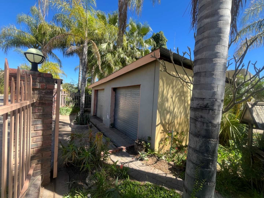 4 Bedroom Property for Sale in Kanoneiland Northern Cape